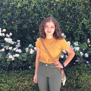 Meet your Posher, Adelaida